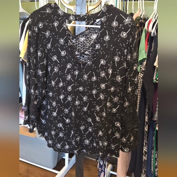 Maurices Tops - Maurices Black and White Floral Top